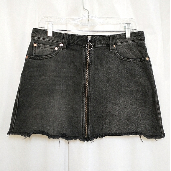 Like New Free People We The Free Faded Black Denim Mini Skirt - Size 29 - Picture 4 of 9
